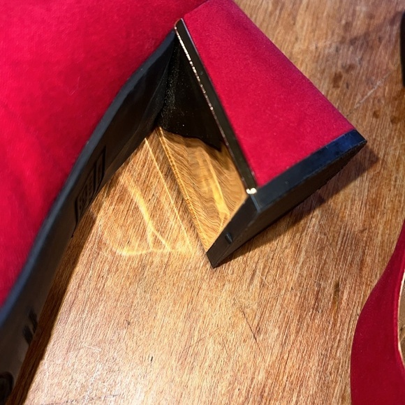 Retro Red Velvet Mod Heels with Metallic Gold Heel - Picture 4 of 7